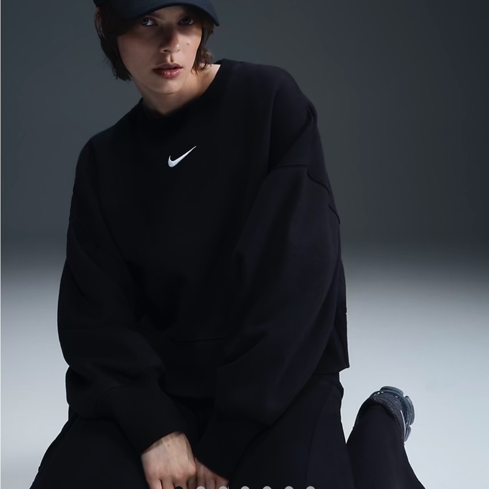 Black Nike women’s sweatshirt